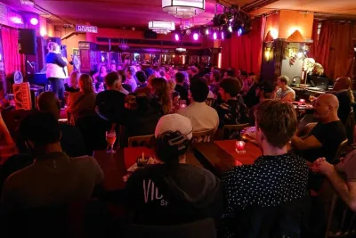 Monday Night Laughs: Stand up comedy in English