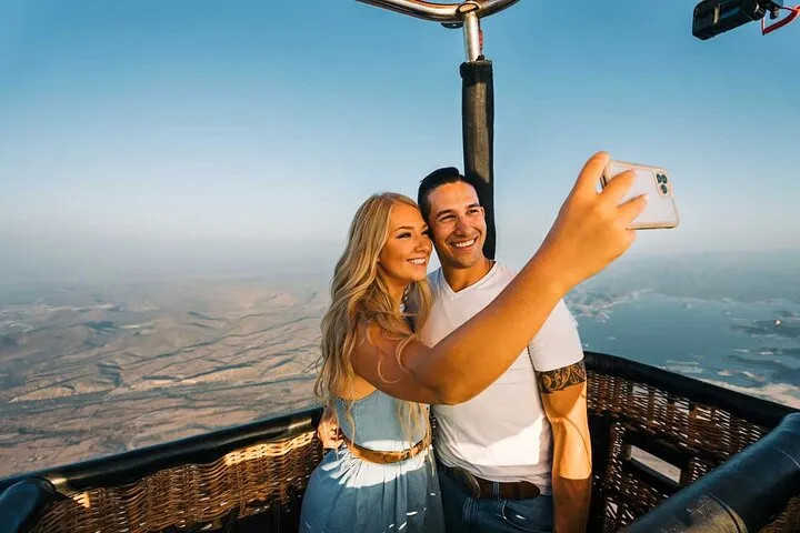 Deluxe Hot Air Balloon Flight Camel Ride, Breakfast & Transfer
