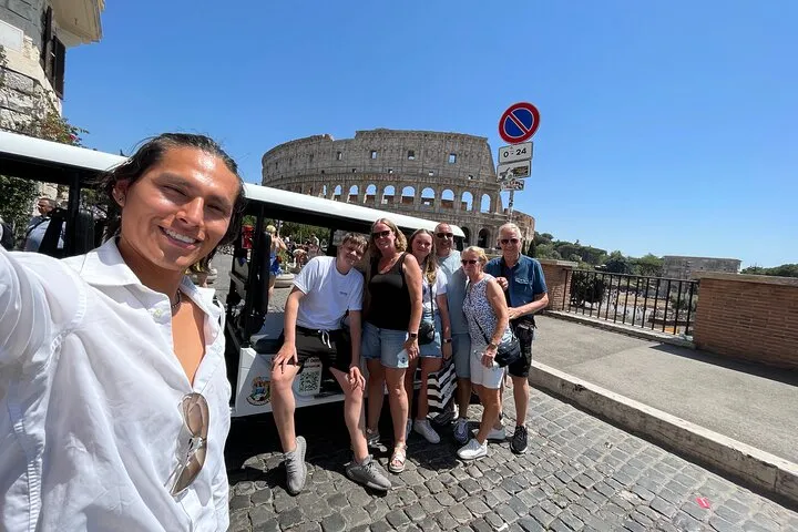 Rome: 3 Hours Golf Cart with Gelato and Trevi Fountain Entrance