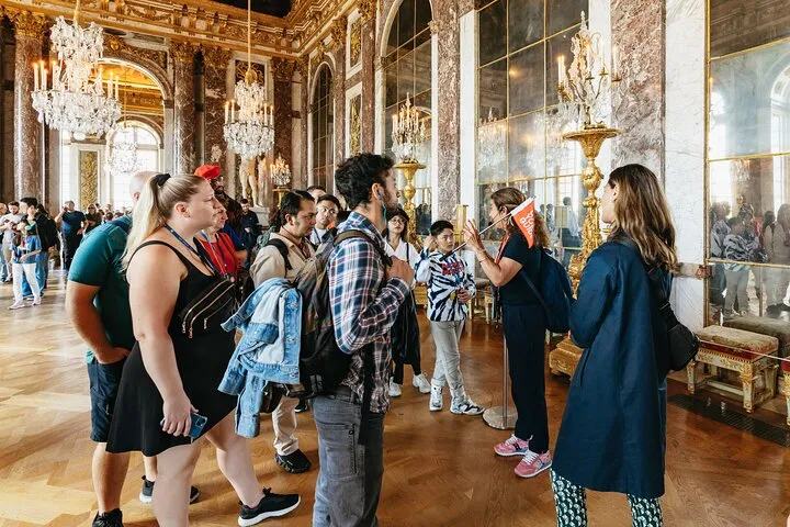 From Paris: Versailles Palace Live Tour with Gardens Access
