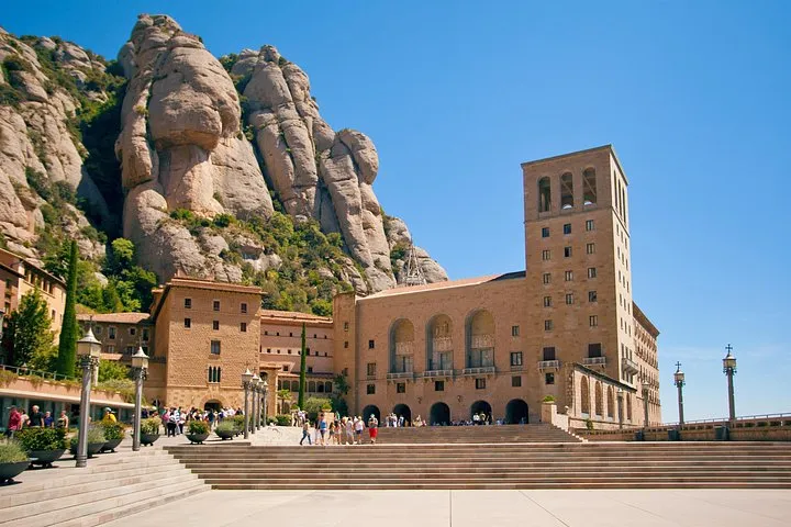 Private Montserrat Tour with Monastery Visit and Lunch