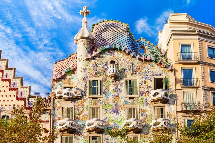 Casa Batlló Fast Track Tour with Gaudí Cube 360° Experience
