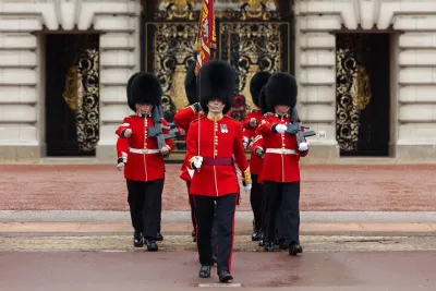 London Half Day Guided Sightseeing Tour by Luxury Coach