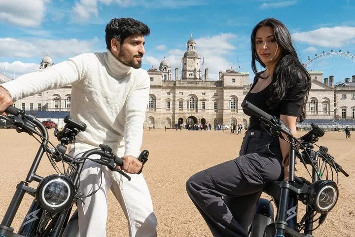 Private London eBike Tour with Artefacts - 3hr Premium Experience