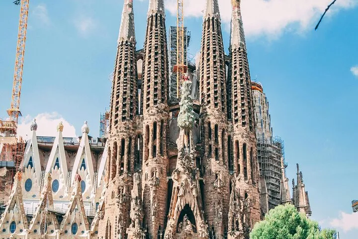 BARCELONA: Sagrada Familia and City Highlight Kids From £1