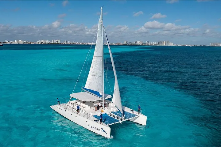 Catamaran Cancun to Isla mujeres Lunch OpenBar and Snorkeling