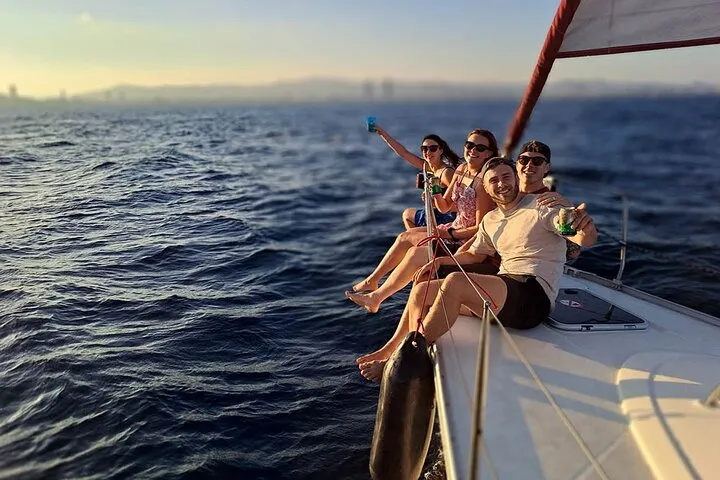 Cruise Excursion with Open Bar and Snacks in Barcelona