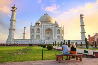 Delhi to Agra and Taj Mahal Private Day Trip by Express Train with Lunch