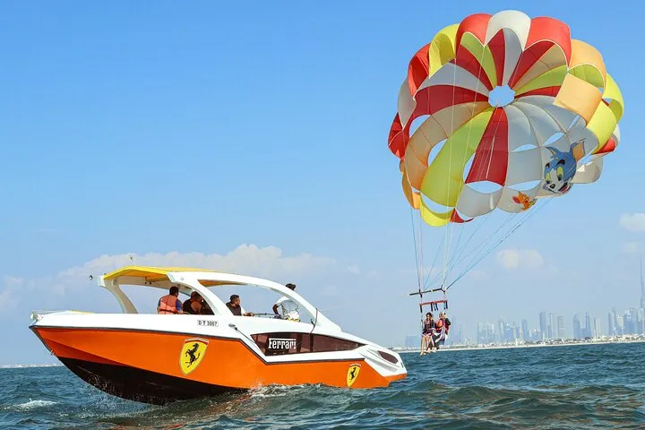 Parasailing Over Dubai’s Wonders
