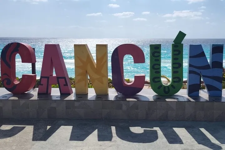 Transport to Cancun Airport for 1 to 8 passengers