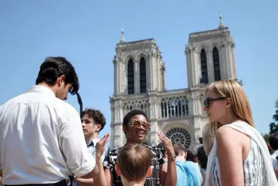 Private Guided Tour of Notre Dame Island with Cathedral Visit