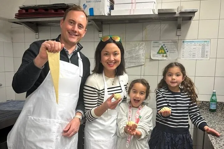 Paris French Baking Experience - Bread/Croissant or Macaron Class