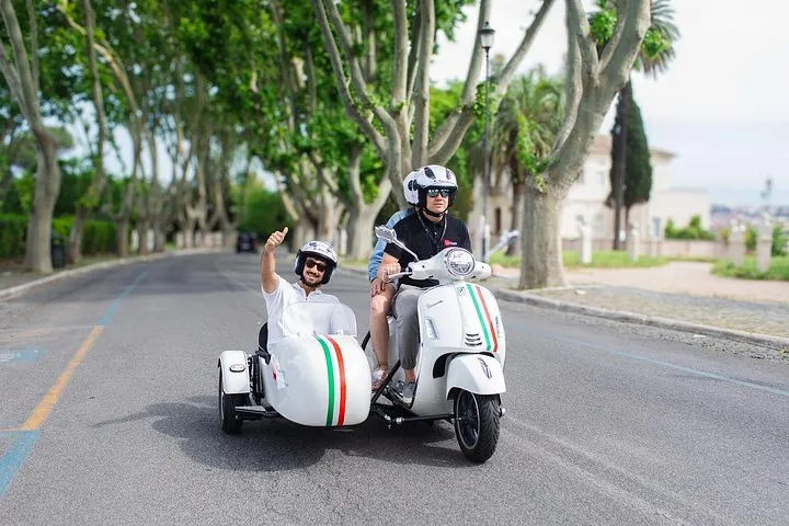 Rome City Highlights & Hidden Gems: Vespa Sidecar Guided Tour