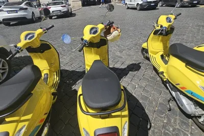 Rent a Scooter Vespa in Rome - 24 Hours