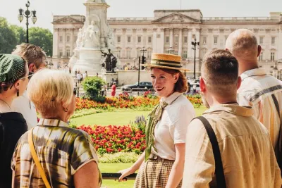 Private Guided Royal London Walking Tour with Guard Change