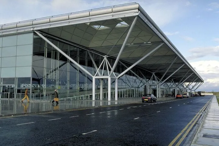 Stansted Airport Transfers To/From London Meet and Greet MPV