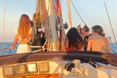 Sunset Sailing Tour in Barcelona