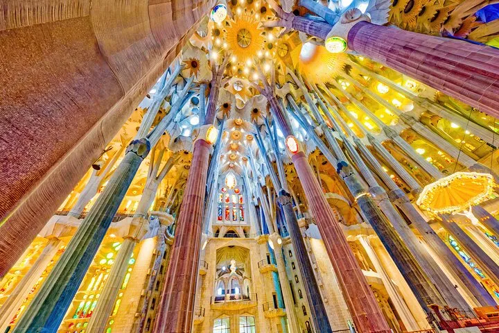 Private Sagrada Familia Skip the Line Tour with Museum Access