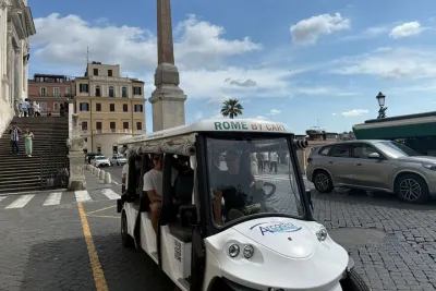 1,5H Historical City Center Tour on a Golf Cart at Rome