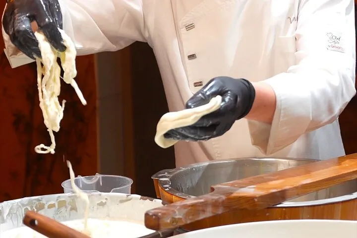 Florence: Mozzarella Cheese Making with Wine and food Tastings