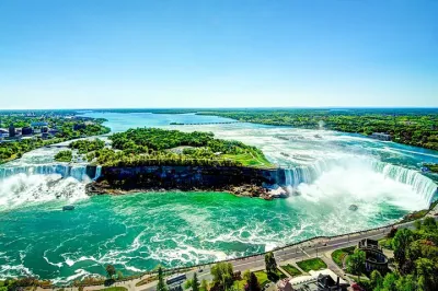 5-Day Niagara Falls, Toronto, Montreal and Quebec City from NYC
