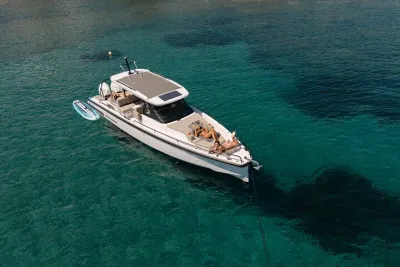 Explore Kea and Kythnos on a Private Boat Trip from Athens