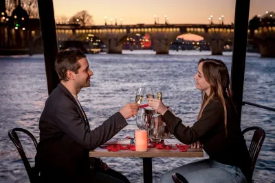 Paris Seine River Dinner Cruise with Champagne and Window Seating