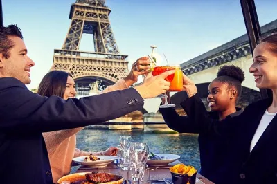 Paris 3-Course Gourmet Dinner and Sightseeing Seine River Cruise