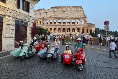 Rome Private/Group Tour in a Vespa Sidecar Style for 90 Minutes