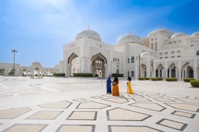 Abu Dhabi, Al Ain and the Mighty Desert in 4 Days from Dubai