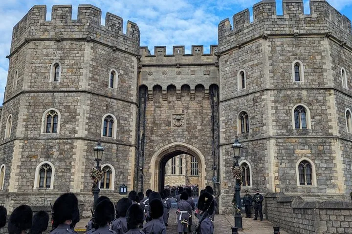 Heathrow Airport to Southampton VIA Windsor Castle