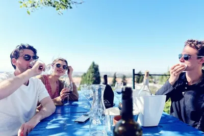 Small Group Full-Day Arrábida Wine Tour and Food Tasting