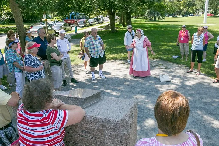 Lexington, MA Battle Green Walking Tour with Costumed Guide