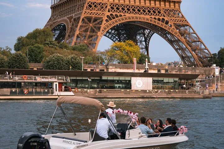 Private Seine River Cruise - Eiffel Tower Lights