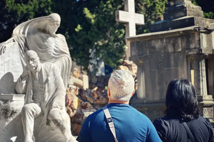 Cemetery of Montjuïc Walking Tour – Art, History & Views
