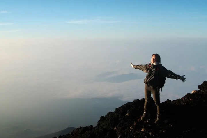 2-Day Mt Fuji Climbing Tour to Summit from Tokyo with Free Gear