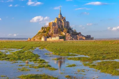 3 Day Private Normandy Loire Tour by Van From Coast to Castles