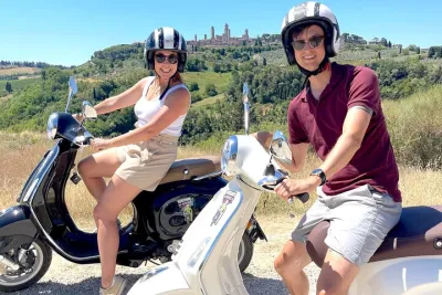 From San Gimignano: Tuscany Vespa Tour, Lunch & Wine Tasting