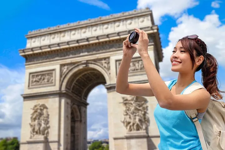 Champs Elysées Paris Walking Tour with Audio Guide