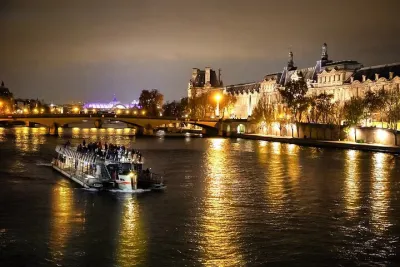 1 Hour Paris Illuminated Evening Sightseeing Cruise