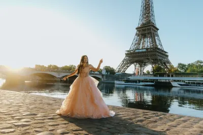 Private Photo Session with a Local Photographer in Paris