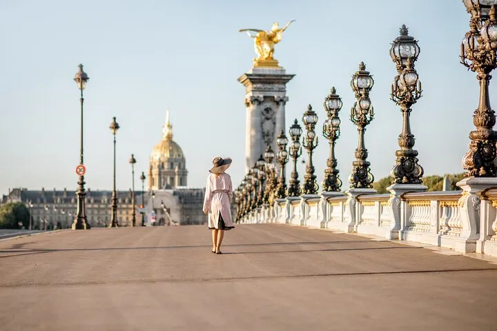 Arc de Triomphe and Champs Élysées Walking Tour