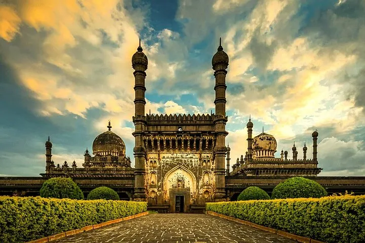 Hyderabad to Bijapur: Architectural Delights Tour