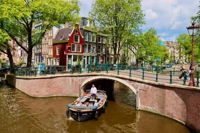 Amsterdam Private Canal Cruise – 90 Minutes through the Old City