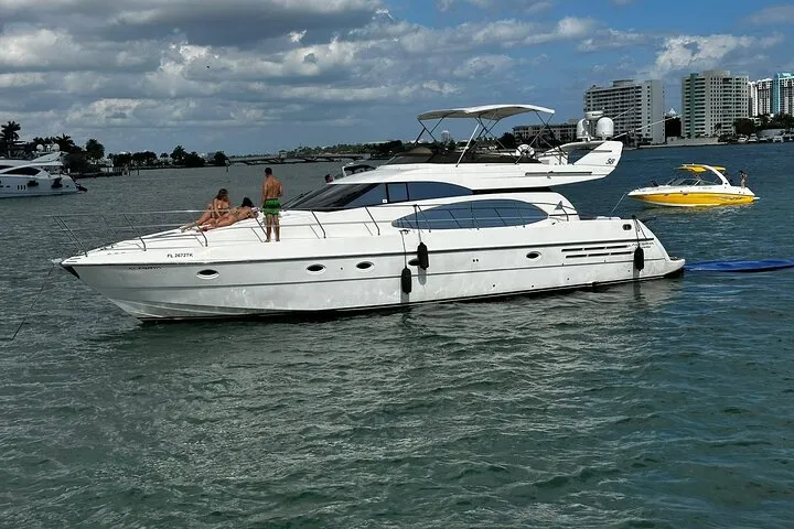 62ft FREE HOUR Miami Yacht Rental 3 to6 Hours up to 13 People