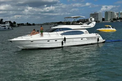62ft FREE HOUR Miami Yacht Rental 3 to6 Hours up to 13 People