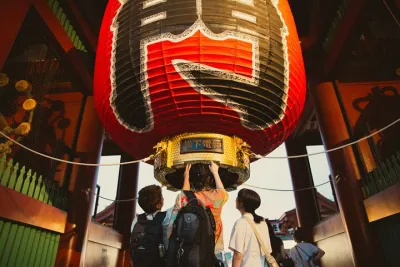 Asakusa & Sensoji Guided Tour in Tokyo (90min)