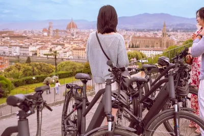 Florence to Michelangelo Square by E-bike with Wine and Food stop