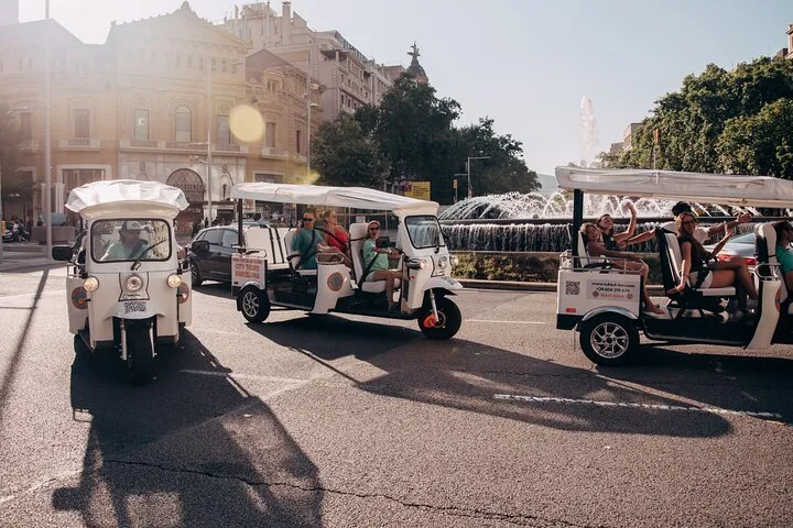 Official Tuk Tuk BCN l Premium Barcelona Full Tours