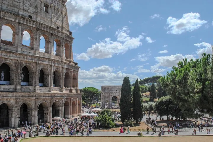 Rome Colosseum Exterior Sunset Walk with Video Souvenir& Photos